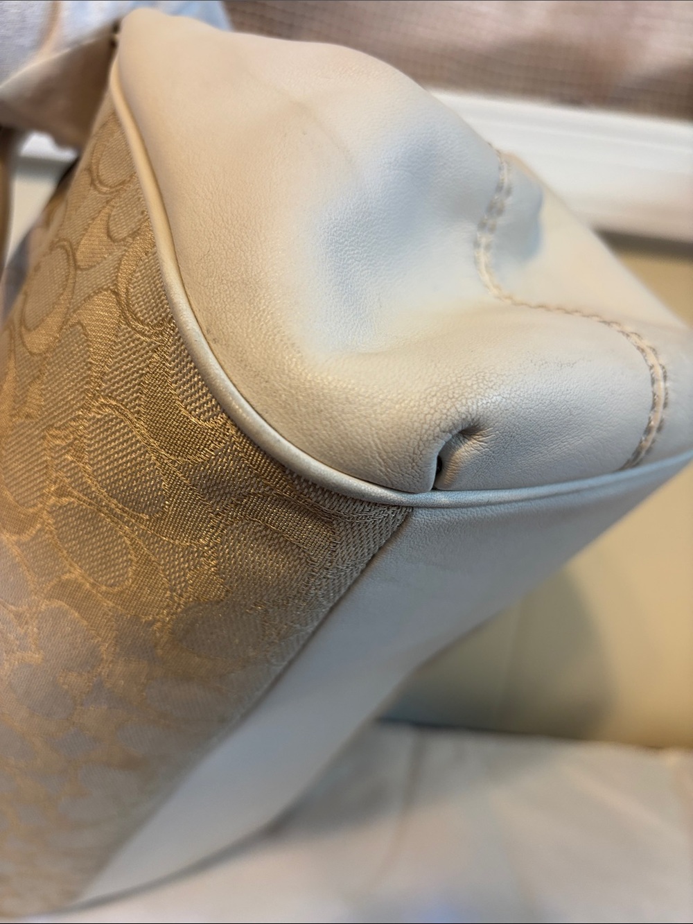 EUC Coach Outline Signature Lexy Shoulder Bag in Light Khaki/Chalk - Picture 5 of 16